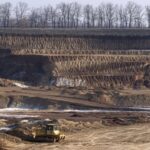 Ο πόλεμος στο Ιράν αναγκάζει τις ΗΠΑ να ανοίξουν ξανά τη στρόφιγγα του ρωσικού πετρελαίου