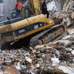 Τρόμος στις ΗΠΑ: Ένοπλος εισέβαλε στο δείπνο των ανταποκριτών του Λευκού Οίκου – Έπεσαν πυροβολισμοί, απομακρύνθηκε ο Τραμπ [βίντεο]