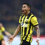 «Ξέφυγε» ο Τσιτσιπάς: Τα… γαλλικά προς το δικό του box στον αγώνα με τον Κίπσον