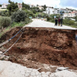 Χαοτική η κατάσταση στον Διόνυσο – Πλημμύρες και απεγκλωβισμοί οδηγών από τα αυτοκίνητά τους