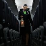 Το Άγιο Φως έφτασε στην Κύπρο από τα Ιεροσόλυμα με ειδική πτήση της AEGEAN