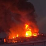 Έφτασε στην Αθήνα το Άγιο Φως – Με τιμές αρχηγού κράτους η υποδοχή στο «Ελ. Βενιζέλος»