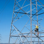 Η Masdar στηρίζει την πράσινη ανάπτυξη του Πόρου με δωρεά 11 εκατ. ευρώ