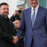 ΠΑΣΟΚ: «Ο Λαζαρίδης είναι το προσωπικό ρουσφέτι του Μητσοτάκη γι’ αυτό και τον κρατά στη θέση του»