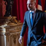 Μελόνι: Η ΕΕ θα πρέπει να αναστείλει τους δημοσιονομικούς κανόνες αν επιμείνει η κρίση στη Μέση Ανατολή