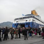 Το γλέντι στην Εύβοια που πήρε άλλη τροπή – Ξέμειναν από πιάτα και άρχισαν να σπάνε και λεκάνες – Δείτε το βίντεο