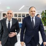 ΑΒ Βασιλόπουλος: Εξαγορά τριών καταστημάτων στη Σαντορίνη