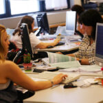 Μέση Ανατολή: Πύραυλος διασποράς στο Μπνέι Μπρακ – 14 τραυματίες ένα 12χρονο κορίτσι ανάμεσά τους – Χτύπησαν παραμονή των γιορτών