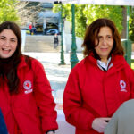 Κτηνοτρόφοι στη Μυτιλήνη έκαναν κατάληψη στον καταπέλτη πλοίου – Η θάλασσα έγινε «λευκή» από το γάλα που έριξαν