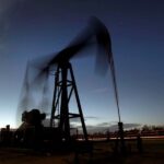 Οι Έλληνες κόβουν εστιατόρια, ψώνια για ρούχα και ταξίδια