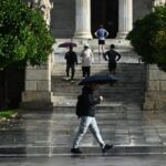 Επέμβαση ΜΑΤ στη Γαύδο για αυτοσχέδιες καλύβες σε παραλίες