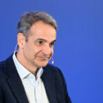 Η πασχαλινές ευχές του Κυριάκου Μητσοτάκη από τα Χανιά και η φωτογραφία με τη σύζυγό του, Μαρέβα