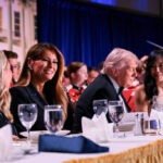 Λευκός Οίκος: Απίστευτη σκηνή την ώρα της επίθεσης – Έπεφταν πυροβολισμοί και εκείνος συνέχισε να τρώει [βίντεο]