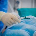 Σε κρίσιμη κατάσταση τα δύο παιδιά 4 και 5 ετών που νοσηλεύονται στη ΜΕΘ του ΠΑΓΝΗ – Το ένα δέχθηκε επίθεση από σκυλί και το άλλο τραυματίστηκε σε πισίνα