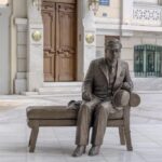 ΗΠΑ: Παραδόθηκε στις αρχές ο πρώην επικεφαλής του FBI Τζέιμς Κόμεϊ – Κατηγορείται για απειλητική ανάρτηση κατά του Τραμπ