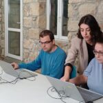 Πειραιάς: Μάχη για τη ζωή του δίνει ο 18χρονος, που παρασύρθηκε από λεωφορείο – Η μαρτυρία του οδηγού και το «τυφλό» σημείο