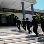 Τα κοινά σημεία στο ημερολόγιο και στο ιδιόχειρο σημείωμα των 17χρονων που έκαναν βουτιά θανάτου χέρι-χέρι στην Ηλιούπολη