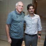 Ολυμπιακός: Η είσοδος των Αγγελόπουλων με το 4ο ευρωπαϊκό και το λάβαρο στην οροφή του ΣΕΦ – Δείτε τα βίντεο