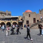 Βόλος: Οδηγός παρέσυρε τη μητέρα της βάζοντας κατά λάθος όπισθεν – Την τραυμάτισε σοβαρά