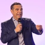 Ο πρίγκιπας Ουίλιαμ στο πλευρό της Άστον Βίλα γιόρτασε την κατάκτηση του Europa League – Πόζαρε με το τρόπαιο