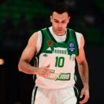 Ένοικος στην Καλλιθέα πιάστηκε στα χέρια με διαρρήκτες, τους κοπανούσε με ρόπαλο