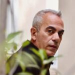 πατήρ Διονύσιος Ταμπάκης: Διεθνής υπόκλιση για τον ιερέα που παίζει βυζαντινό… μέταλ