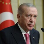 Πλειοδοσία παροχών στη μάχη για τη δεύτερη θέση – Σε υψηλούς προεκλογικούς τόνους κινούνται Ανδρουλάκης και Τσίπρας