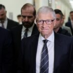 Σε αυτή την παραλία της Σαρδηνίας κινδυνεύεις με ηλίαση: Γιατί απαγορεύονται οι ομπρέλες για όσους είναι από 10 έως 65 ετών