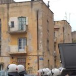 Φωτιά ξέσπασε σε εγκαταλελειμμένο ξενοδοχείο κοντά σε σπίτια στο Λουτράκι- Δείτε βίντεο