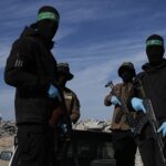 Δείτε το συγκλονιστικό βίντεο από τη στιγμή διάσωσης άνδρα που ετοιμάζεται να πέσει από τον 6ο όροφο