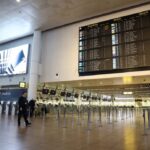 Εντυπωσιακές εικόνες από τη Ρώμη: Γιγαντιαία σημαία 2.000 τ.μ. σκέπασε το Κολοσσαίο για τα 80 χρόνια της Ιταλικής Δημοκρατίας