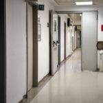 Μαραθώνας: Δύο εστίες φωτιάς σε ξερά χόρτα – Υπό έλεγχο η μία, οριοθετημένη η δεύτερη