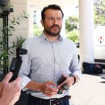 Πιερρακάκης: Νομοθετική ρύθμιση για προστασία της ενίσχυσης που χορηγείται σε μαθητές με προβλήματα ακοής