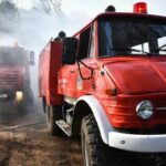 Δύο συλλήψεις για πυρκαγιές από αμέλεια σε Φθιώτιδα και Σαλαμίνα – Ο ένας χρησιμοποίησε ηλεκτρικό τροχό μετάλλων