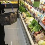 Τροχαίο στη Θεσσαλονίκη: Αυτοκίνητο έπεσε πάνω σε σταθμευμένα οχήματα – Στο νοσοκομείο ο οδηγός