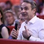 Στην αγορά της Νέας Σμύρνης ο Κυριάκος Μητσοτάκης