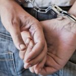 Λάρισα: 50χρονος μετέδιδε live την ομηρία της πρώην συζύγου του – Την απειλούσε ότι θα της βάλει φωτιά
