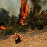 «Παράθυρο» για συνομιλίες με το Ιράν ανοίγει ο Τραμπ – Αναστολή βομβαρδισμών και πτώση του πετρελαίου