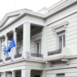 Ο Παναγιώτης Δουδωνής τραγούδησε την «Παράξενη Κοπέλα» του Μανώλη Χιώτη σε ταβέρνα – Το βίντεο που συγκέντρωσε δεκάδες σχόλια