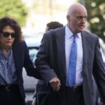 Συγκλονιστικές εικόνες από το Ιράν: Το φέρετρο του Χαμενεΐ στην Κομ – Διαδηλωτές έκαψαν αμερικανικές σημαίες