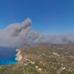 Φωτιά στη Δροσιά Χαλκίδας – Μήνυμα από το 112 – Στη μάχη 40 πυροσβέστες και έξι εναέρια μέσα