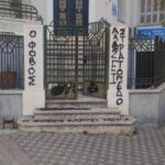 Σοβαρό τροχαίο στη Χερσόνησο: Αυτοκίνητο «θέρισε» σταθμευμένα Ι.Χ. πριν αναποδογυρίσει στη μέση του δρόμου – Δύο τραυματίες