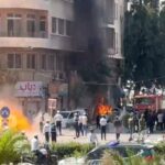«Δεν κατεβαίνω μέχρι να μειώσουν τους φόρους»: Διαμαρτυρία με γκράφιτι στα 140 μέτρα και αίτημα ένα σάντουιτς με φυστικοβούτυρο