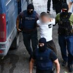 Πώς έγινε η σοκαριστική επίθεση σκύλου έξω από φούρνο στα Βριλήσσια – «Είδαμε έναν κύριο πεσμένο να προσπαθεί να σώσει τον δικό του σκύλο»