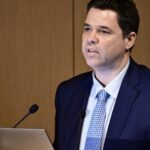 Μαρινάκης: «Από την εξωτερική πολιτική του κ. Τσίπρα η Ελλάδα έχει να θυμάται μία γραβάτα»