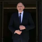 Μακρόν: «Μην εμπιστεύεται όλες τις δημοσκοπήσεις» – Προειδοποίηση για τη Λεπέν ενόψει του 2027