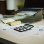 Απογοήτευση και αντιδράσεις μετά τη νέα ομοβροντία τελωνειακών δασμών των ΗΠΑ σε βάρος 60 χωρών