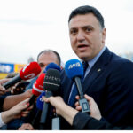 Άγριος καβγάς Κωνσταντοπούλου-Αραμπατζή: «Να κατεβείτε από την έδρα» -«Δεν είναι μαγαζί σας η Βουλή»