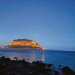 Ο Καναδάς καίγεται και ο Τραμπ απειλεί με δασμούς