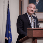 Φωτιά τώρα στο Φίλυρο Θεσσαλονίκης – Επιχειρούν 44 πυροσβέστες και 4 εναέρια μέσα